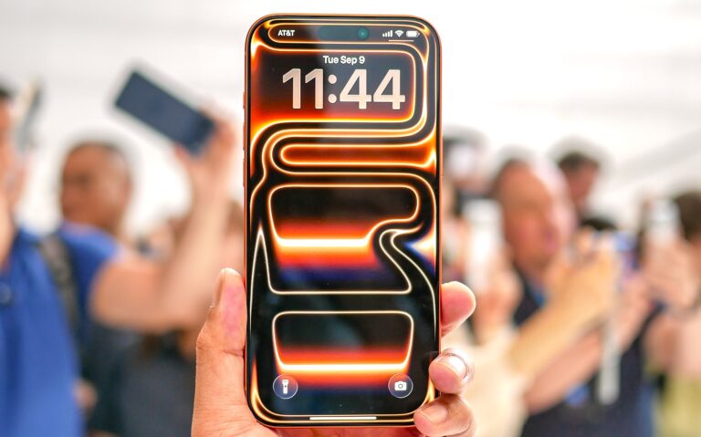 iPhone 17 Review: What Real People Say After One Month of Use iPhone 17 Review: What Real People Say After One Month of Use